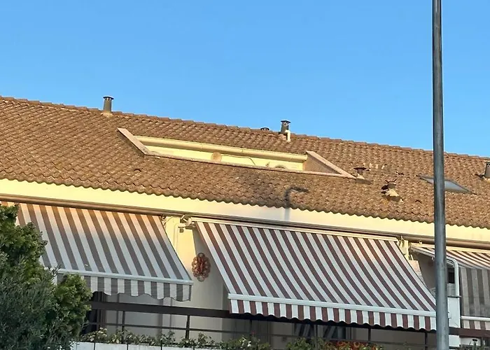Villetta Tina a 50 m dal Mare -Residence -Ampio Giardino Privato- Parking