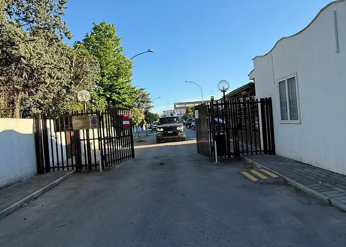 Villetta Tina a 50 m dal Mare -Residence -Ampio Giardino Privato- Parking